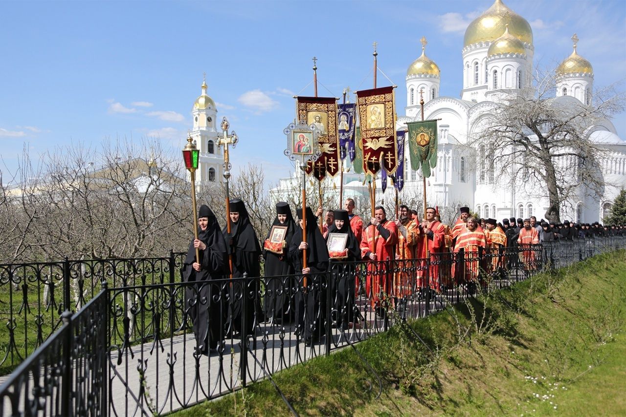 Пасха в Дивеево Воскресение Христово - заказать паломнические поездки,  экскурсии и туры из Москвы