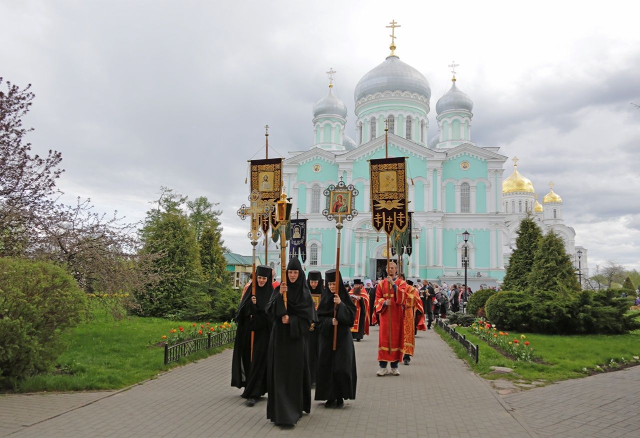 Пасха в Дивеево Воскресение Христово - заказать паломнические поездки,  экскурсии и туры из Москвы