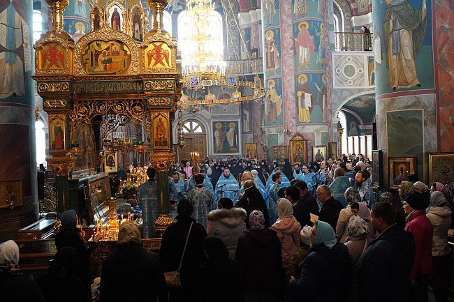 Мощи Серафима Саровского в Дивеево