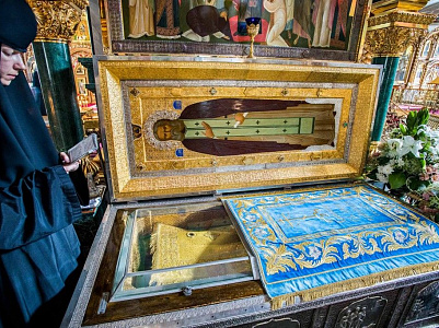 По канавке Богородицы к мощам Серафима Саровского