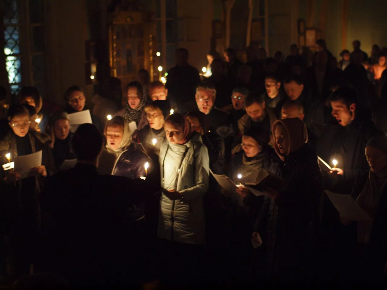 Ночная Литургия в Годеново при свечах 